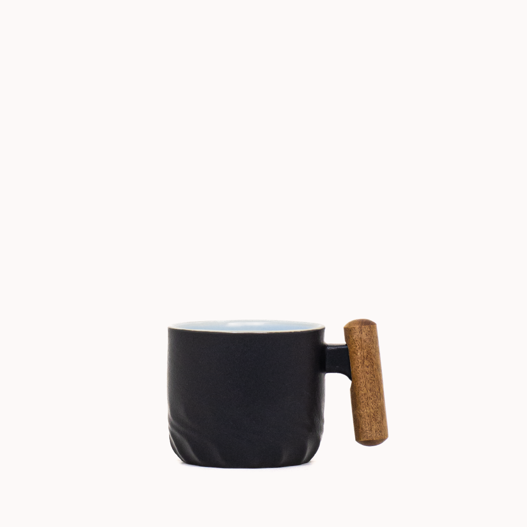 Taza Espresso de Cerámica con Asa de Madera – 60 ml (Negra)